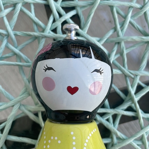 Geisha Salt or Pepper Grinder - Picture 7 of 15